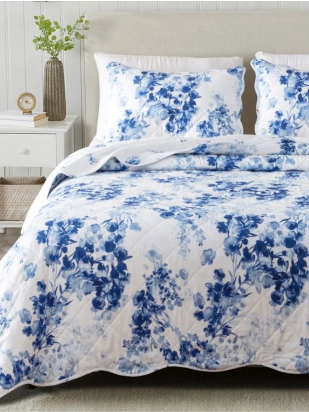 Twin blue Floral Quilt